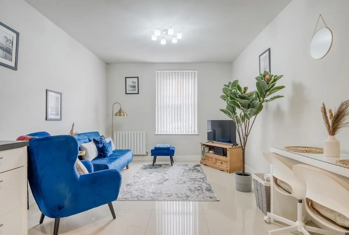 Well Located 1-Bedroom Near Hospital Self Checkin With Parking Cardiff Apartment