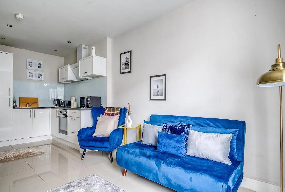 Well Located 1-Bedroom Near Hospital Self Checkin With Parking Cardiff Apartment